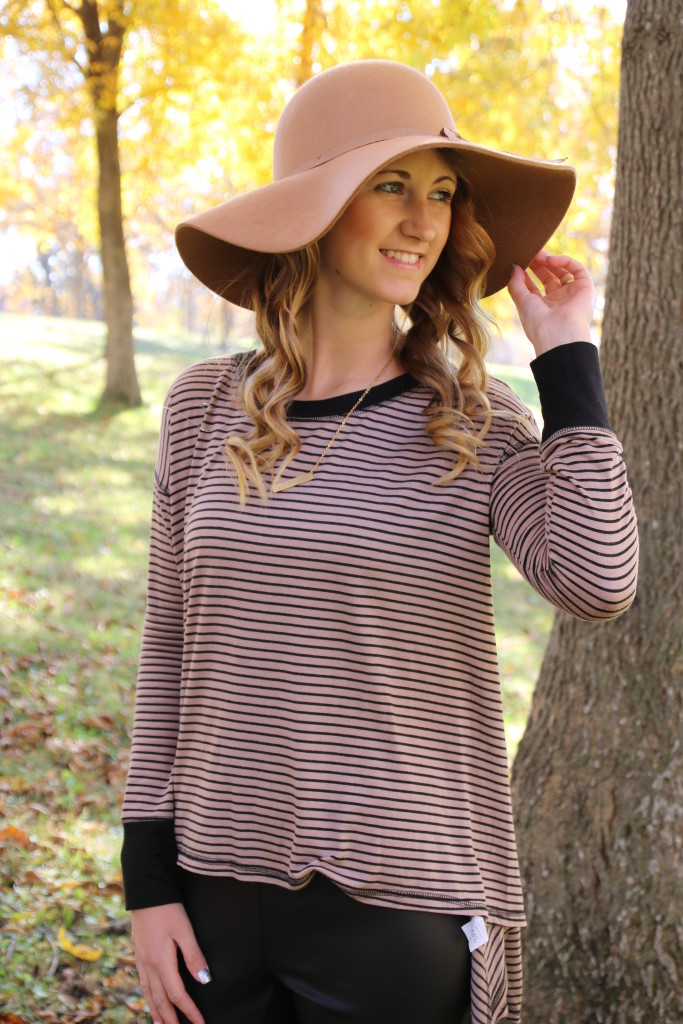 tunic, floppy hat