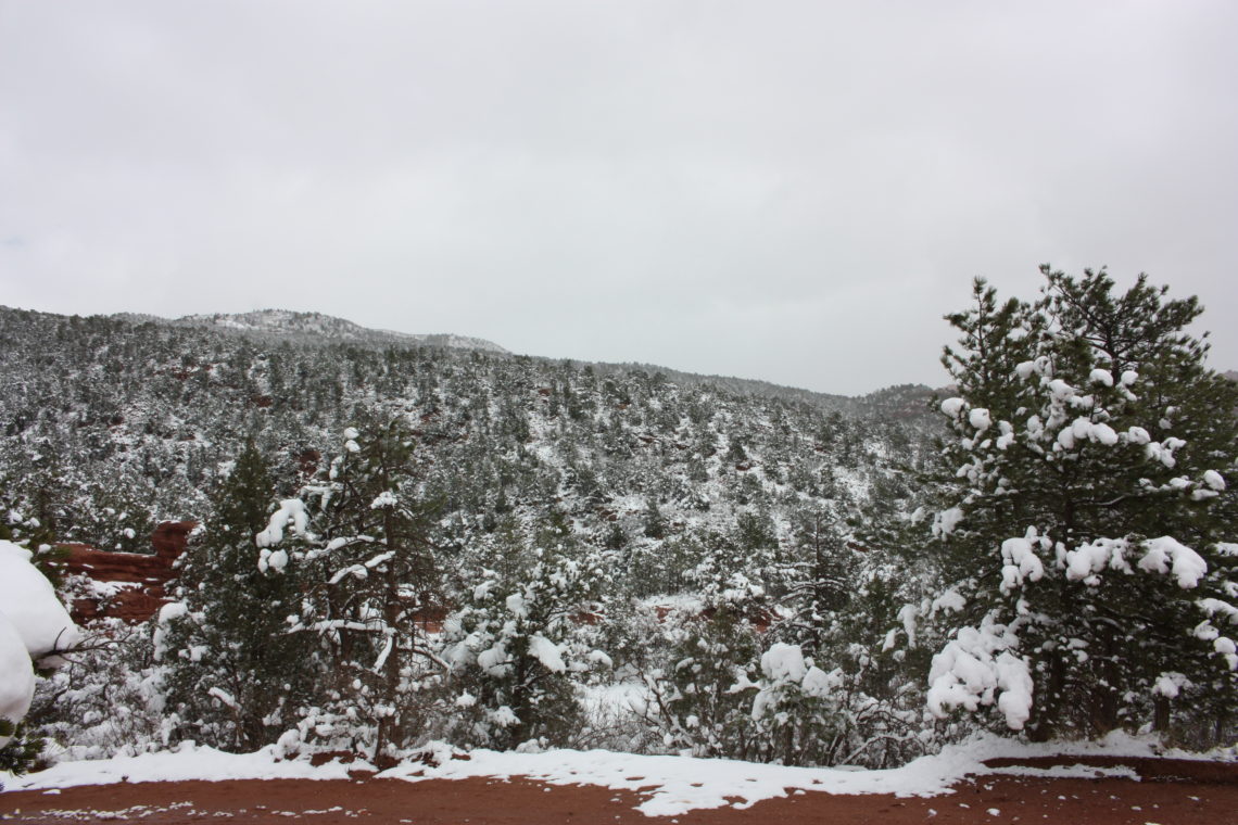 Garden of The Gods, Colorado, snow, red rock, travel blogger