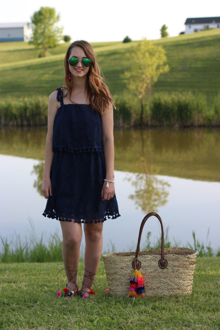 beach look, navy blue pom pom dress, summer look, straw tassel tote