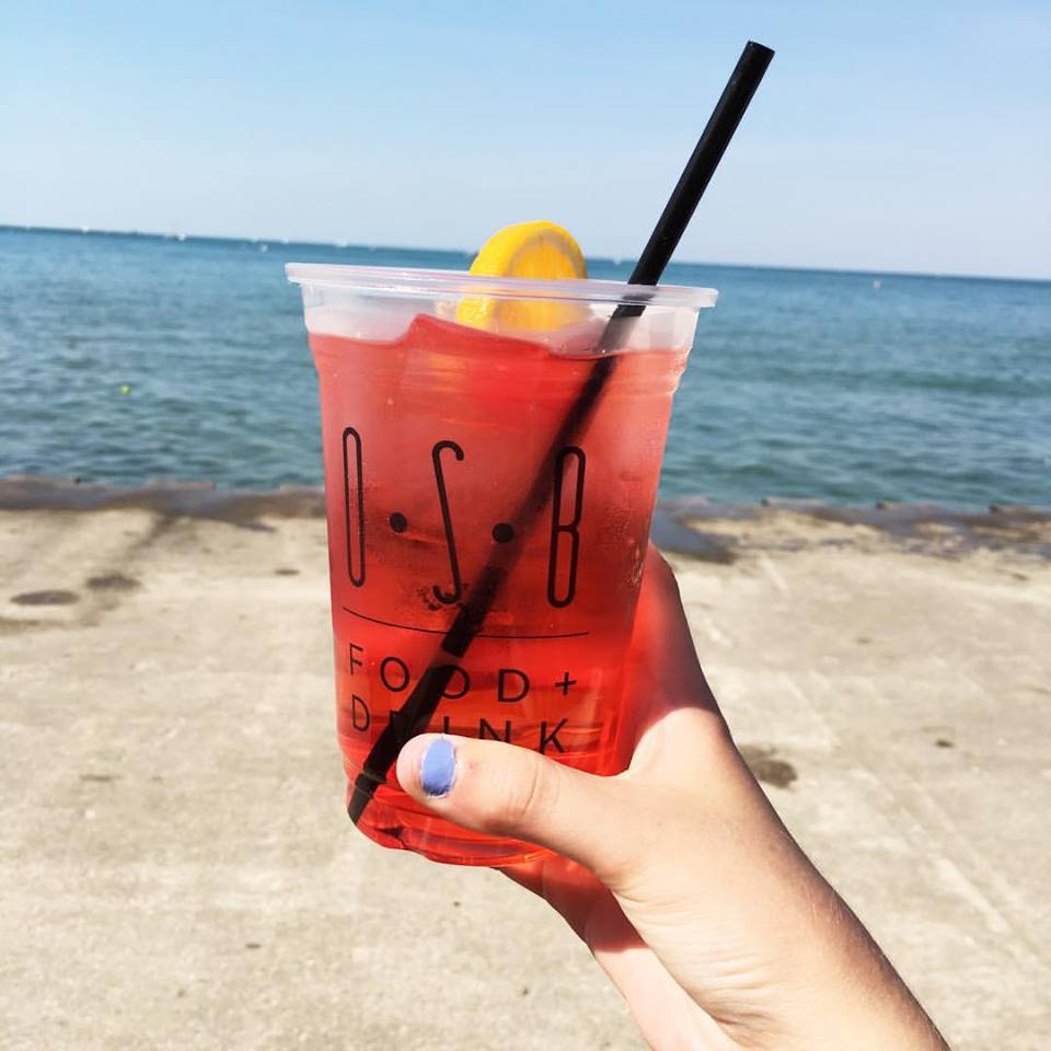 Bahama Momma drink, Oak Street Beach, Chicago, beam bum, summer, travel blogger