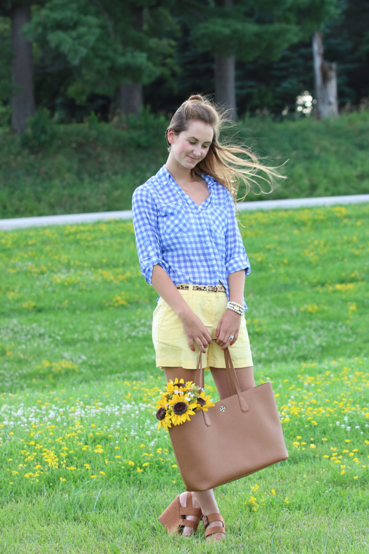 Loft shorts, Express portofino top, sunflowers, picnic look, gingham top, white and blue 