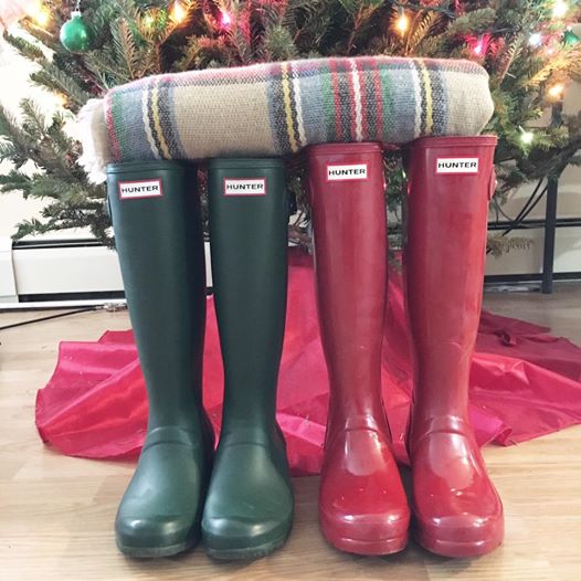 hunter boots, red hunter boots, green hunter boots, plaid blanket scarf