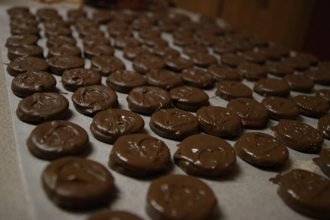 ritz crackers, peanut butter, chocolate covered, Christmas treats