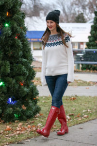 red hunter boots, holiday look, embellished sweater, black beanie