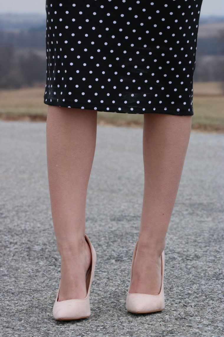 for the love of glitter, women's fashion, polka dot dress, pink pumps, Shoedazzle shoes, maternity style
