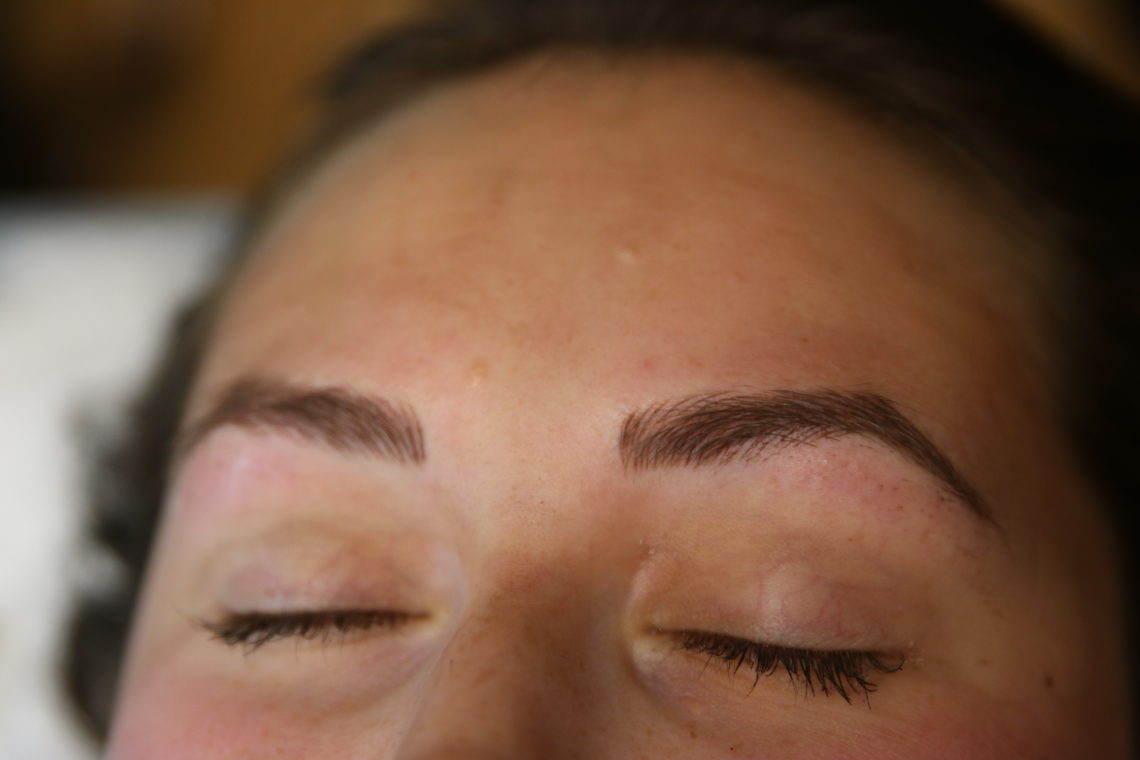 microblading, semi-permanent tattoo, microbladded eyebrows