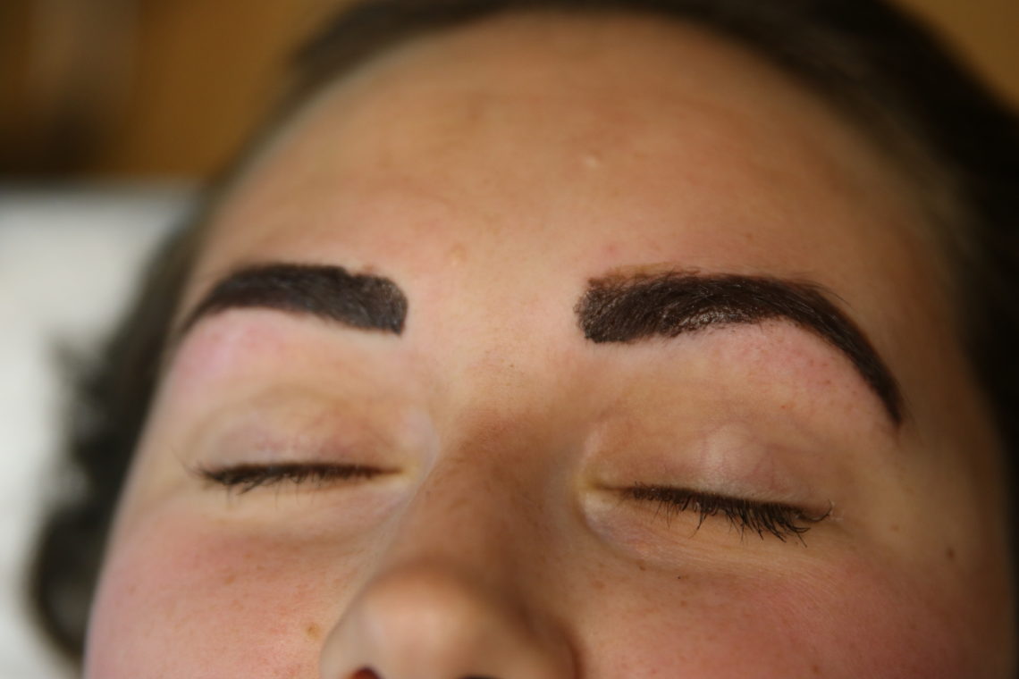 microbladding, microbladded eyebrows. beauty technique