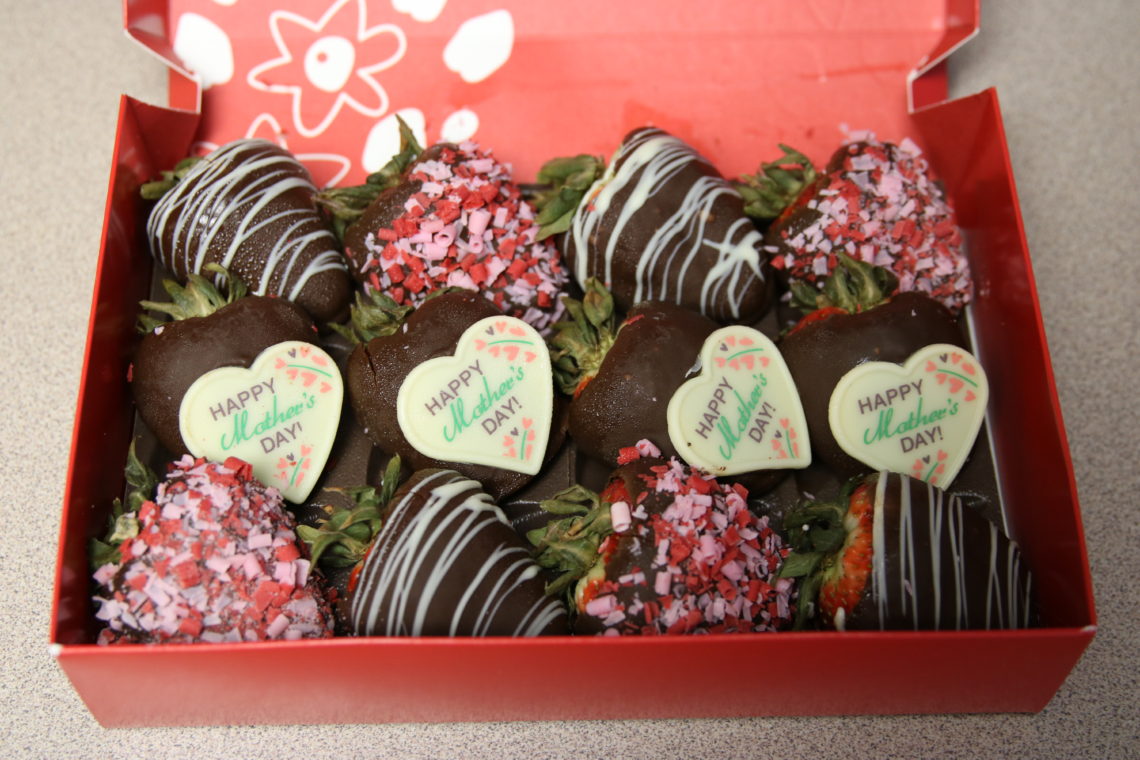 eddible arrangements, Babbleboxx, chocolate dipped strawberries