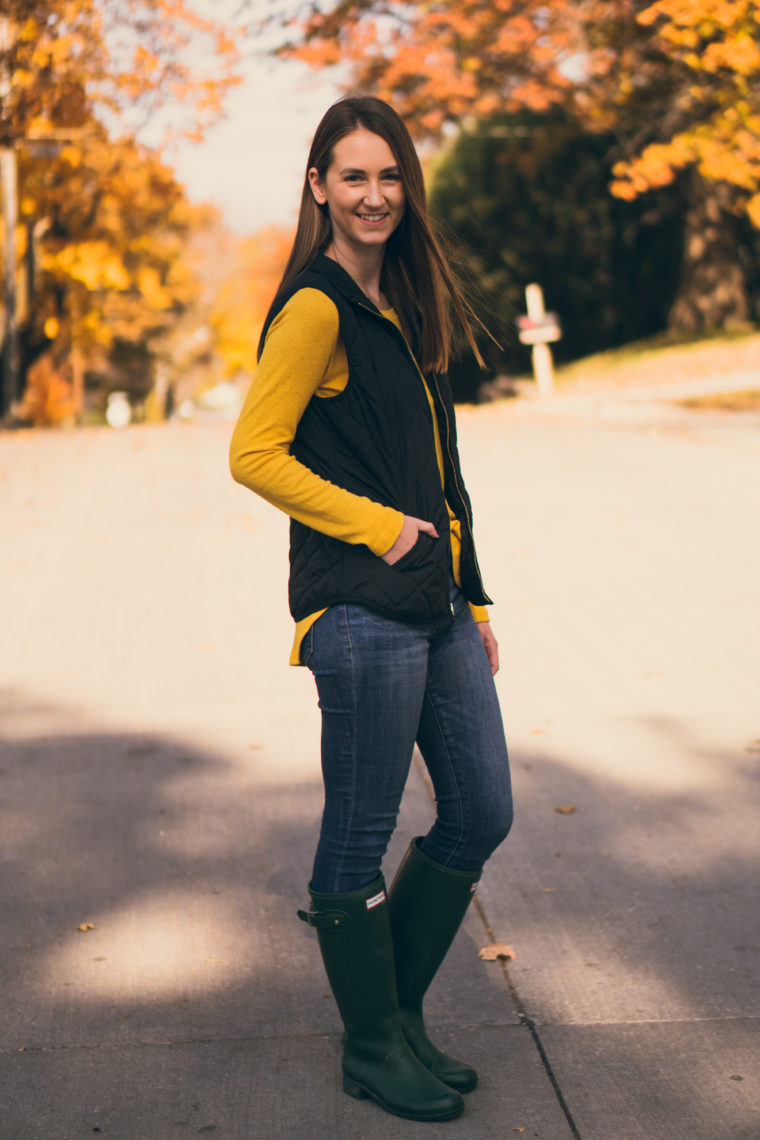 black quilted vest, Hunter boots, fall style