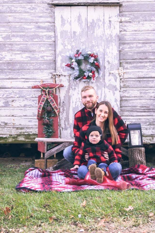family Christmas photos, buffalo plaid pullover, holiday style