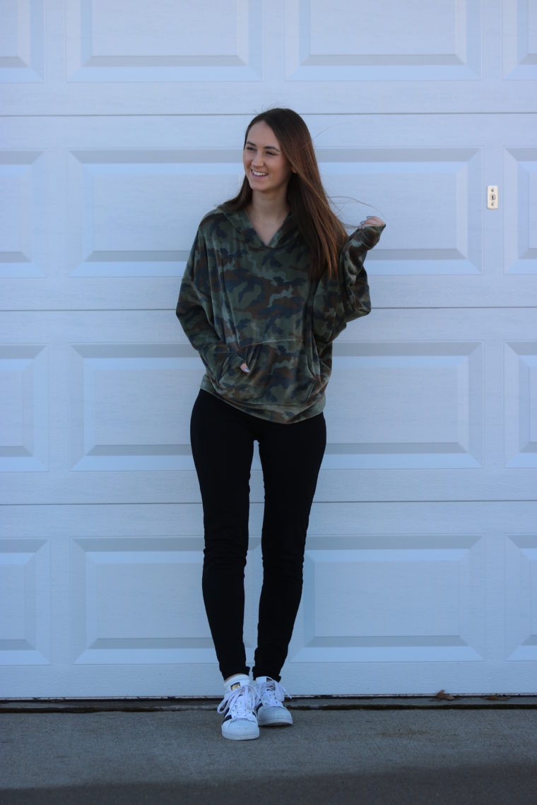 camo hoodie, camo pullover, black leggings