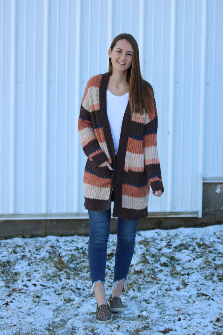 striped cardigan, white tee, casual style