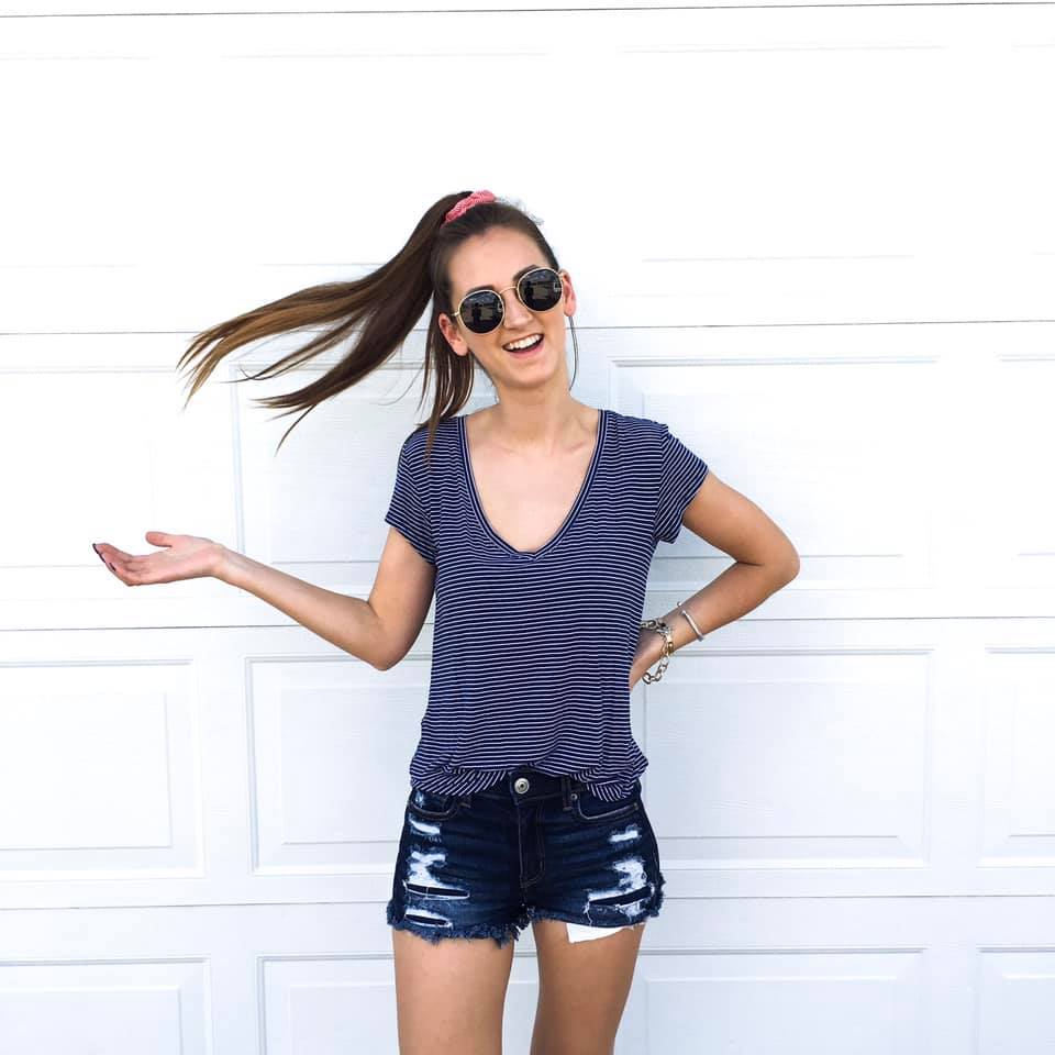 striped shirt, round sunglasses, summer style