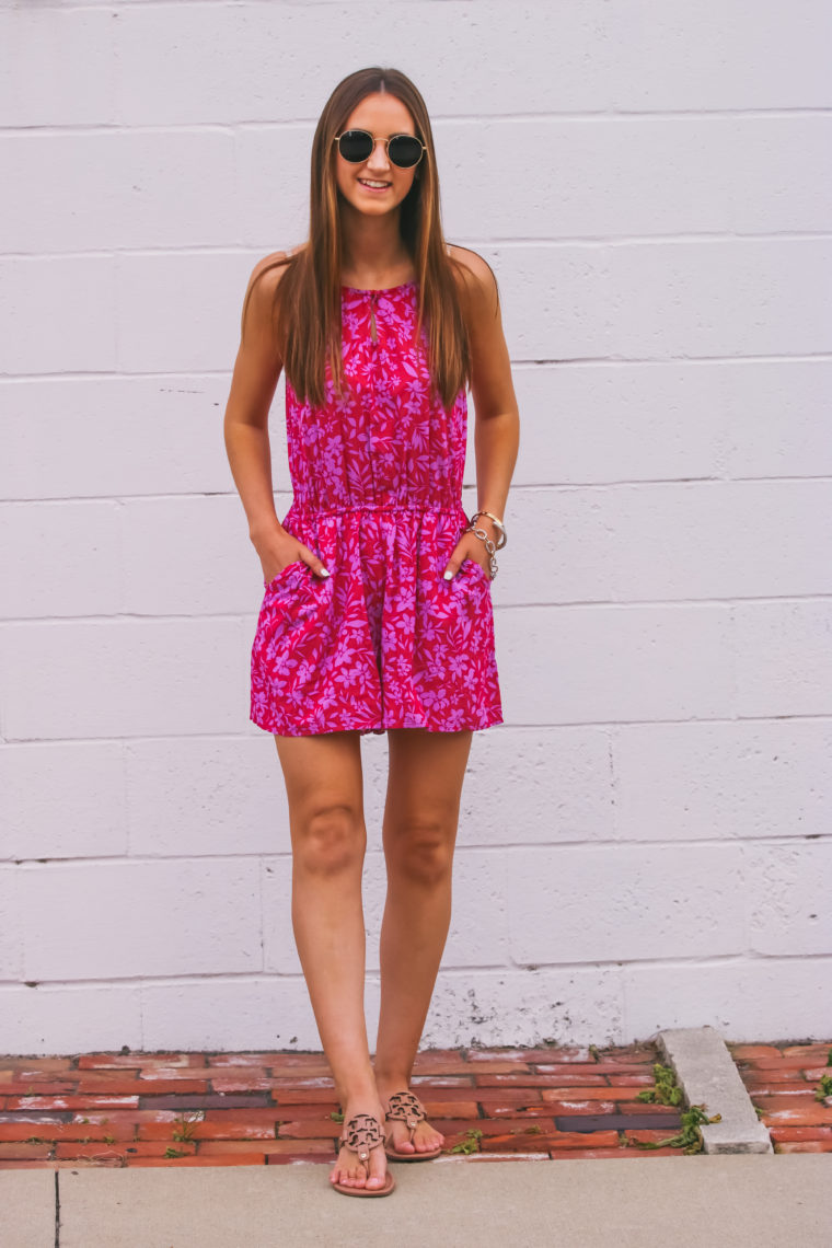 floral romper, round sunnies, vacation style