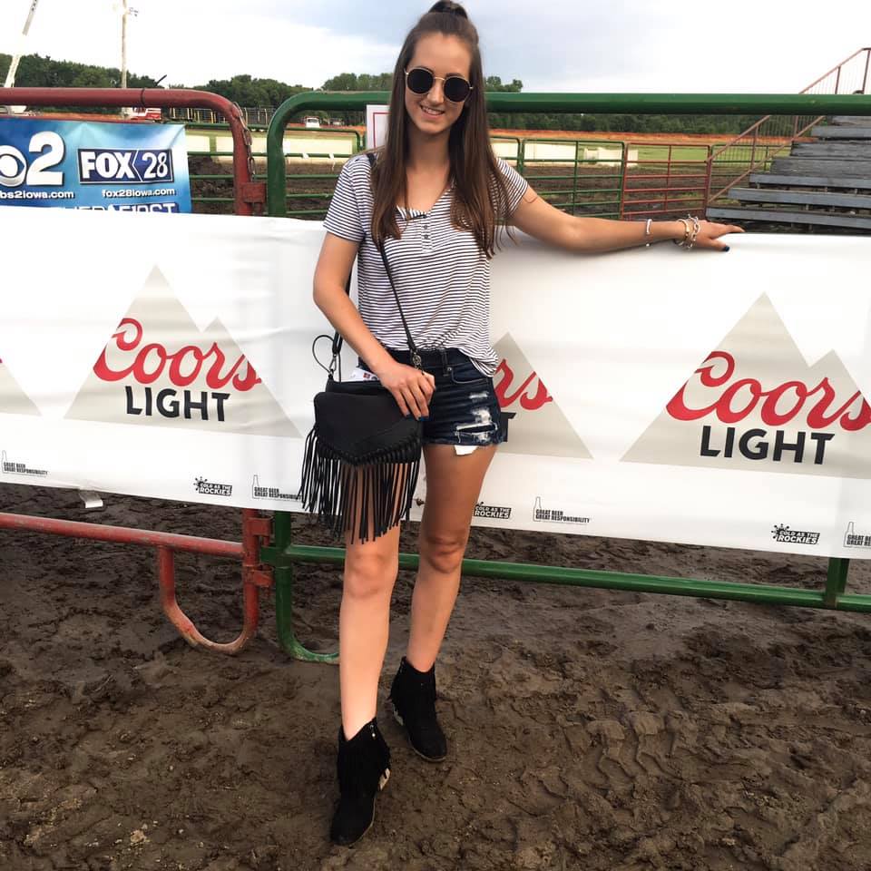 country concert, summer style, striped t-shirt