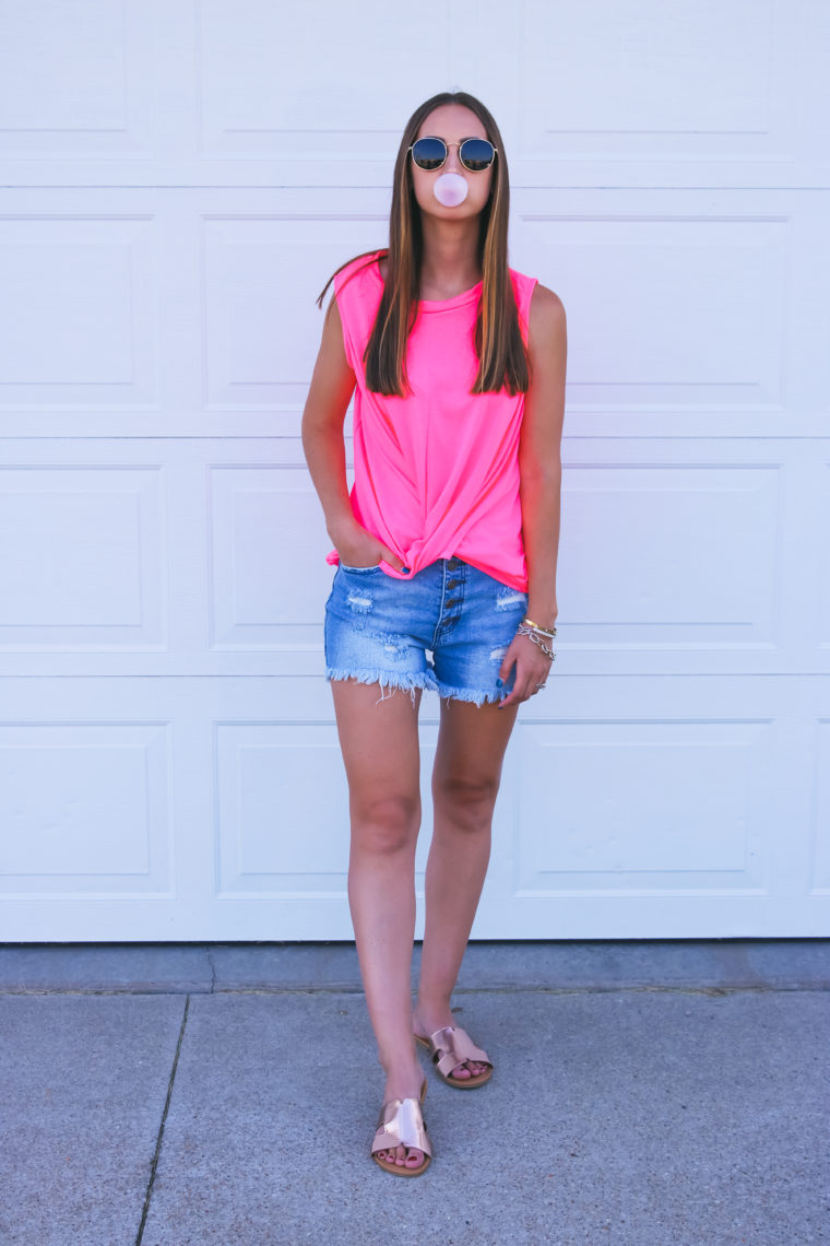pink top, summer fashion, sunglasses