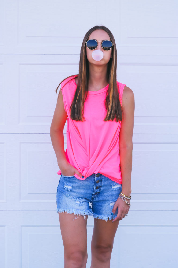 pink bubble gum, pink tank top, summer style