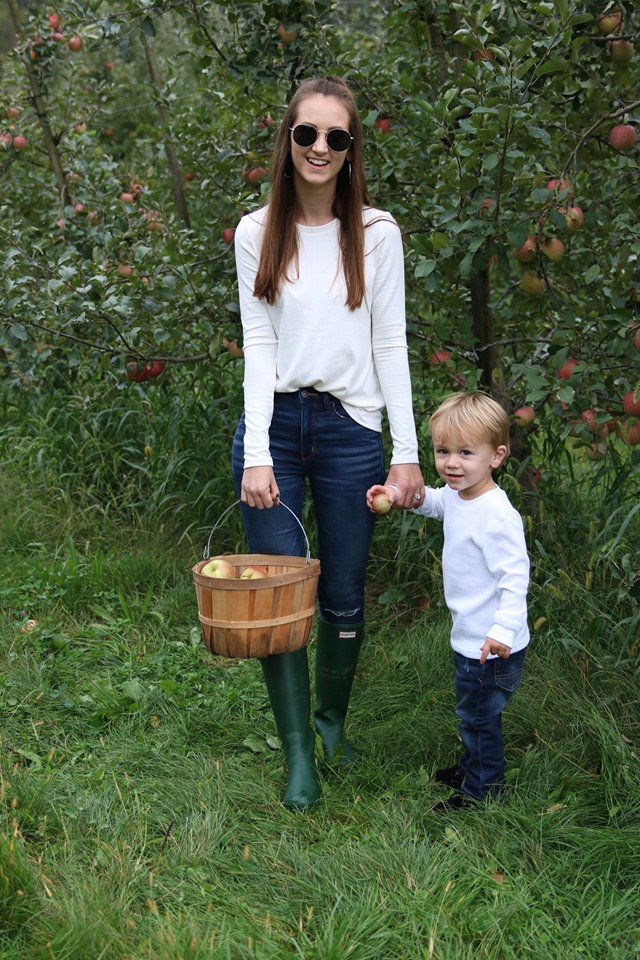 apple orchard, hunter boots, mommy and me