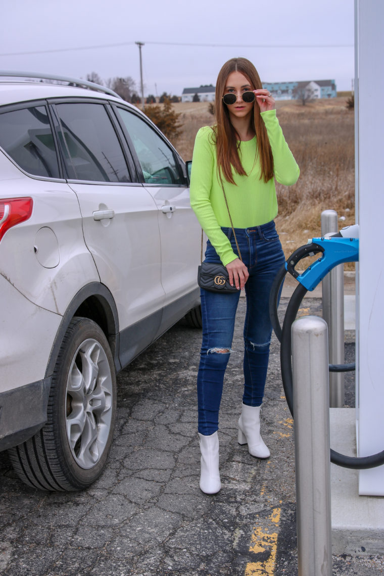 white booties, street style, round sunglasses