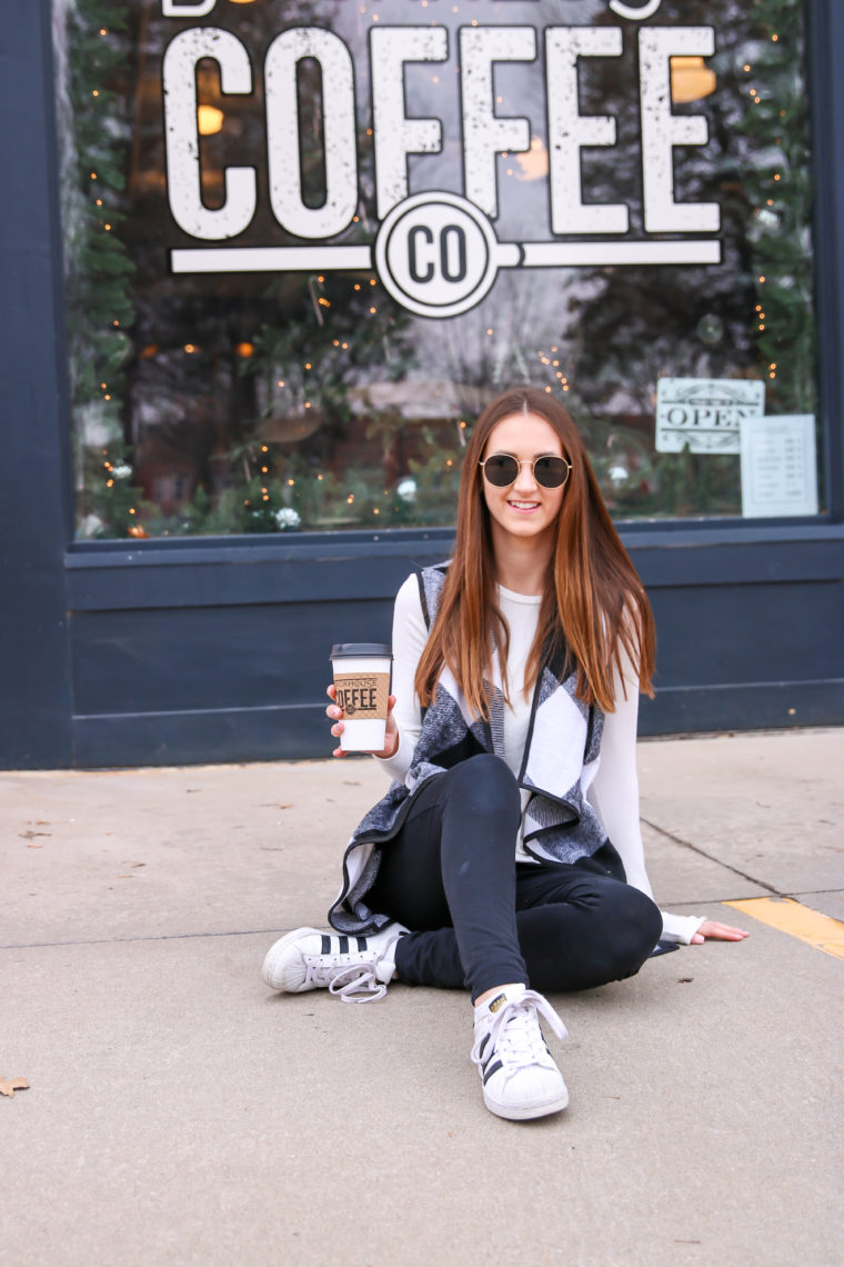 black leggings, casual style, round sunglasses