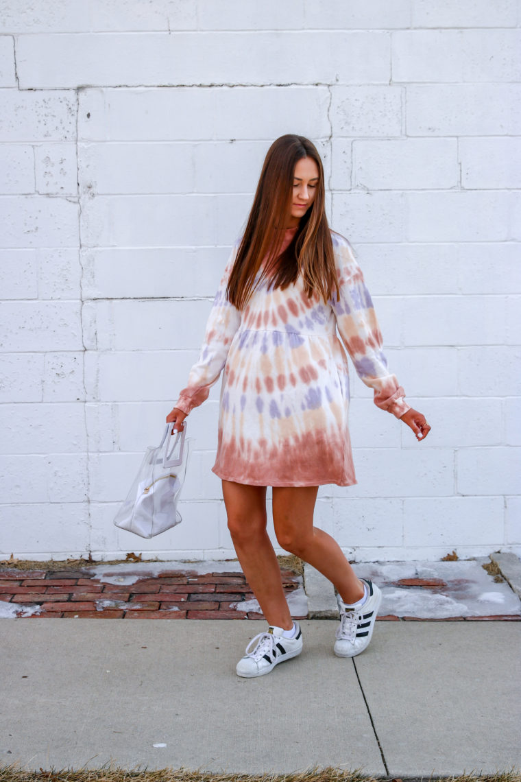 clear bag, tie dye dress, casual style