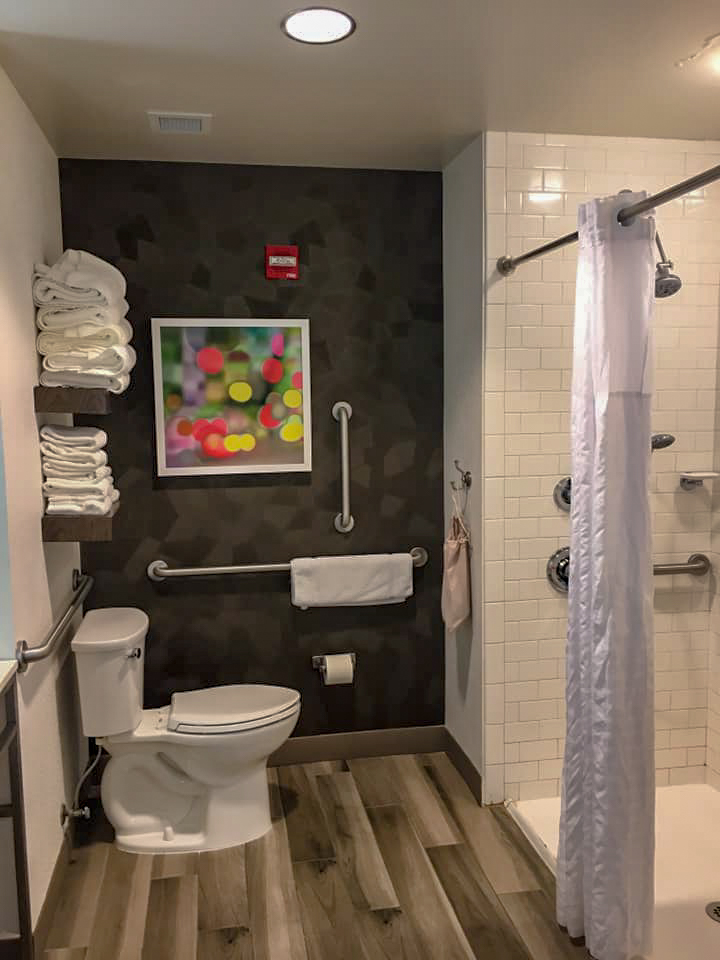 bathroom, hotel room bathroom 