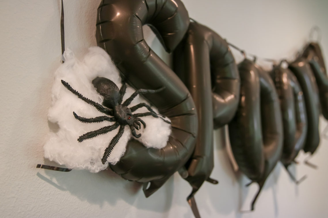 scary Halloween decor, spiders