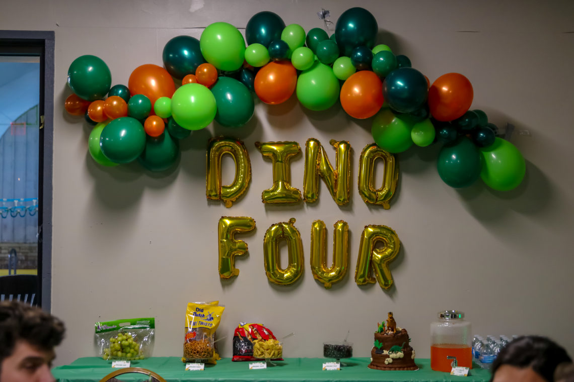 Balloon garland, Dino Four