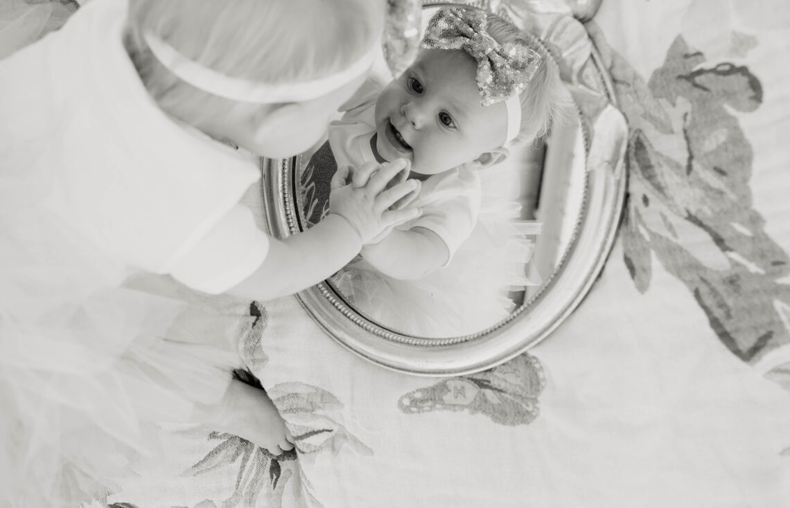 baby mirror photo idea