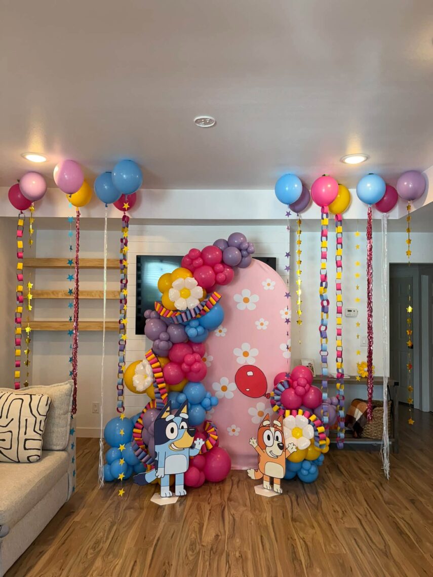 Bluey balloon garland